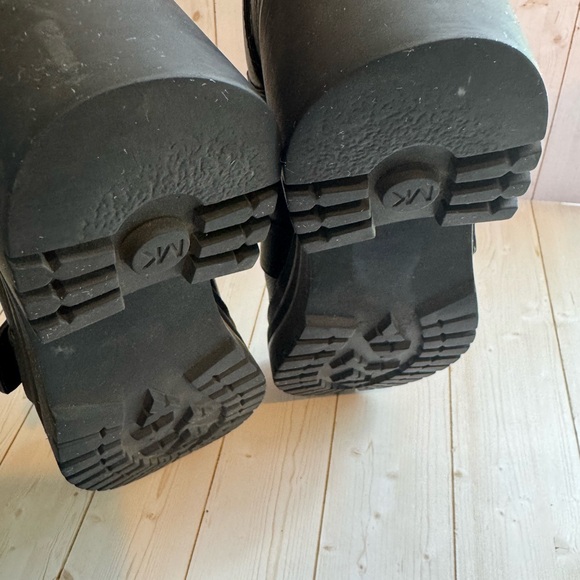 MICHAEL KORS - Corey Leather Cutout Ankle Boot - Picture 13 of 13